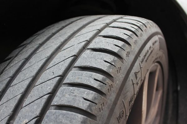 Quel est le Meilleur pneu 295/35 r21 pour votre voiture ?